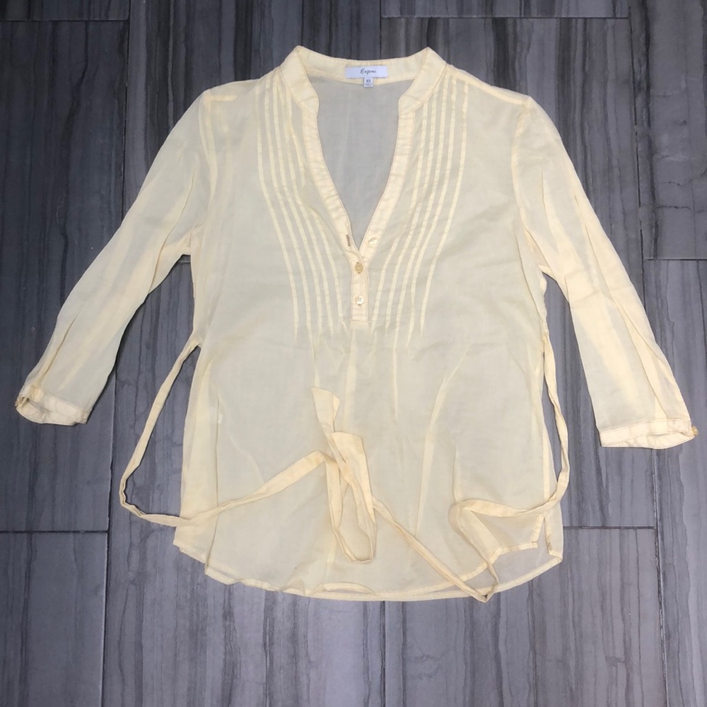 Lightweight yellow top